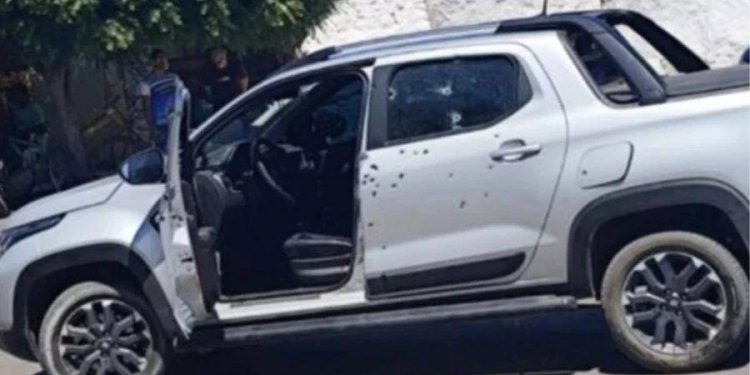 Bebê e dois adultos são baleados dentro de carro em Ibotirama, na Bahia