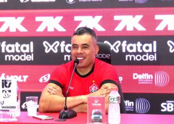 “Clássico não se joga, se vence”, celebra Jair Ventura após clássico Ba-Vi
