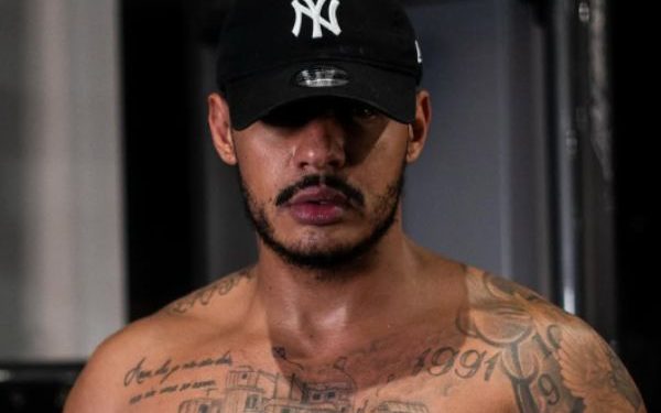 Após fazer hemodiálise, rapper Hungria recebe alta