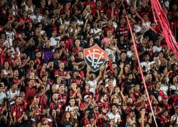 Vitória e Corinthians se enfrentam no Barradão pela 30ª rodada do Brasileirão; veja as prováveis escalações