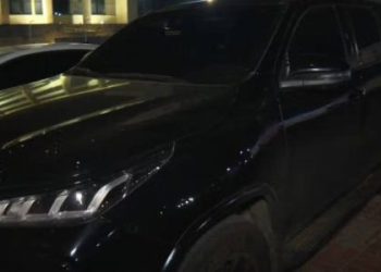 Carro blindado de Binho Galinha é encontrado abandonado em Feira de Santana