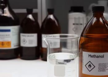 Brasil já tem 14 casos e 2 mortes confirmados de intoxicação por metanol, afirma Ministério da Saúde