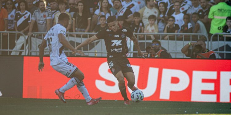 Vitória sofre revirada, perde para o Vasco e segue sem vencer fora de casa