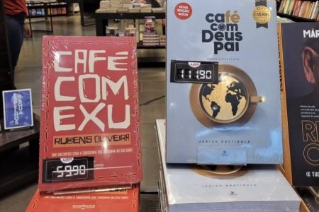 “Café com Exu” e “Café com Deus Pai” lado a lado em livraria de Salvador repercute nas redes