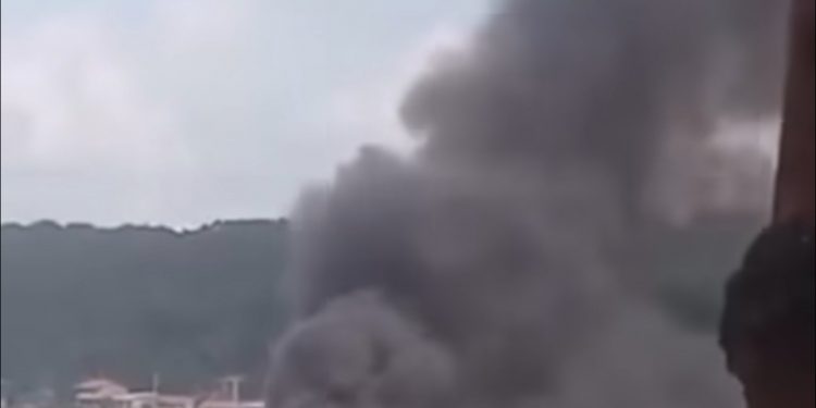 Homem fica ferido após embarcação pegar fogo em Madre de Deus