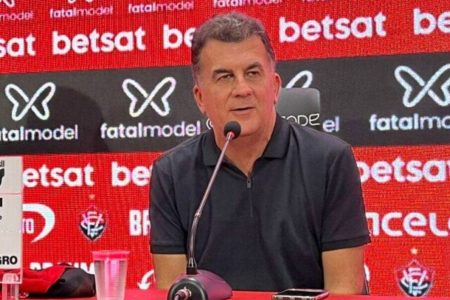 Fábio Mota critica árbitro e anuncia que vai à CBF após derrota para o Vasco