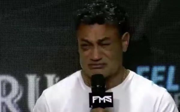 Popó anuncia aposentadoria do boxe e se diz humilhado após confusão em luta