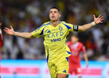 Cristiano Ronaldo se torna o primeiro bilionário da história do futebol