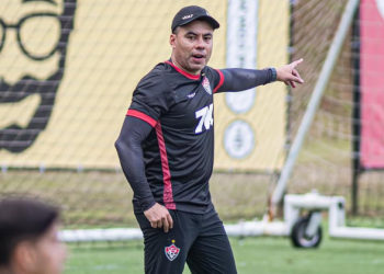 Com 38% de aproveitamento em clássicos, Jair Ventura tenta quebrar tabu no Ba-Vi