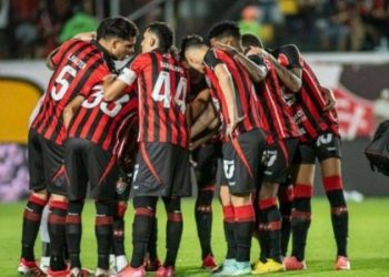 Vitória encara o Santos em duelo direto contra o rebaixamento na Vila Belmiro