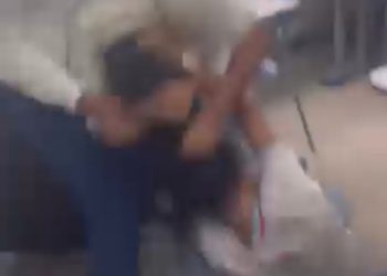 Casaco causa guerra: amizade vai por água abaixo”: alunas saem na mão em escola de Candeias; veja vídeo