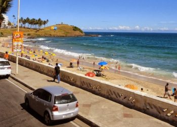 Câmara de Salvador aprova projeto que proíbe caixas de som e acampamentos nas praias