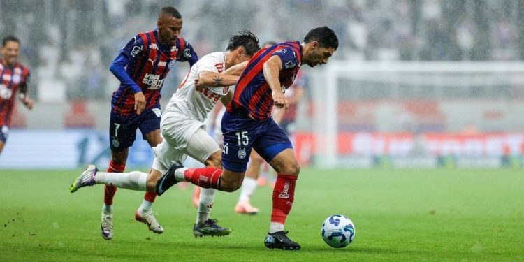 Na Fonte Nova, Bahia vence o Inter e assume o quinto lugar no Brasileirão