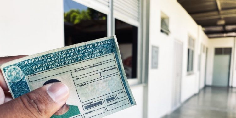 Bahia deve reduzir em até 67% o custo para tirar CNH e agilizar emissão da carteira