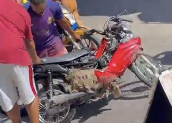 Motorista tenta cruzar linha férrea e sofre acidente em Candeias