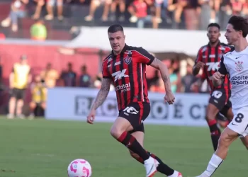 Em jogo truncado, Vitória perde para o Corinthians com um a mais no Barradão