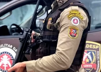 Casal é preso com drogas durante ação policial em Camaçari