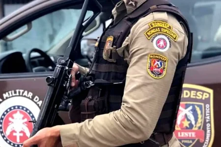 Casal é preso com drogas durante ação policial em Camaçari