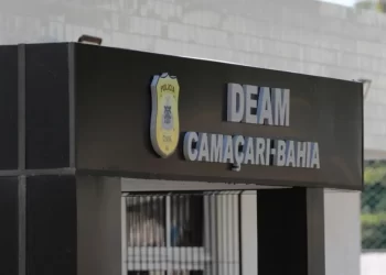 Homem tenta queimar esposa e acaba morto a facadas em Camaçari