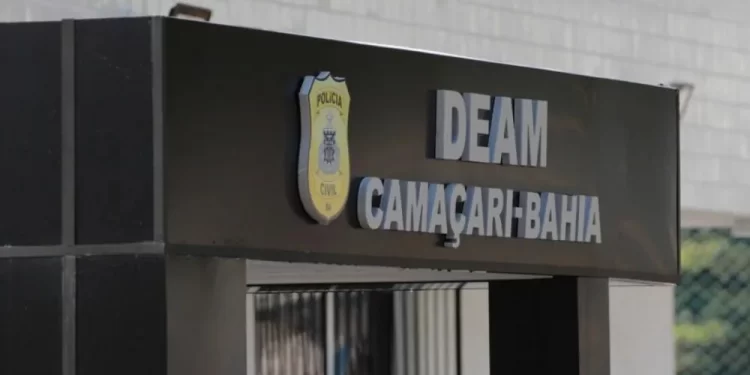 Homem tenta queimar esposa e acaba morto a facadas em Camaçari