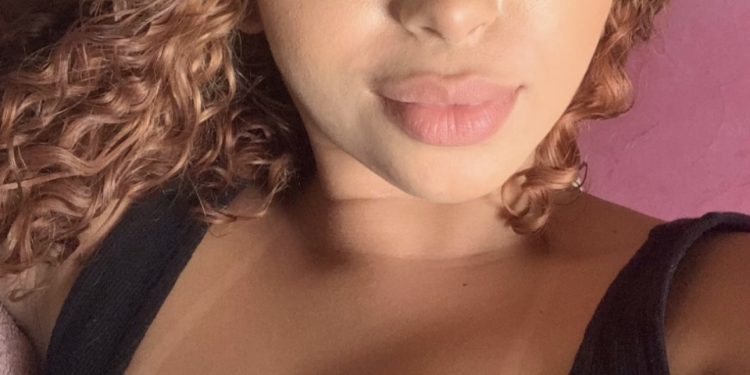 “Penélope do CV”: veja as últimas mensagens trocadas por ela com uma amiga antes de morrer em confronto com o BOPE no Rio.