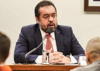 Comissão da Câmara pede prisão preventiva de Cláudio Castro após operação mais letal da história no Rio