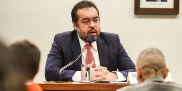 Comissão da Câmara pede prisão preventiva de Cláudio Castro após operação mais letal da história no Rio
