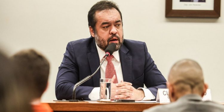 Comissão da Câmara pede prisão preventiva de Cláudio Castro após operação mais letal da história no Rio