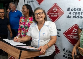 São Sebastião: Professores se revoltam contra Nilza da Mata — “Estão fazendo a gente de palhaço”, diz educadora