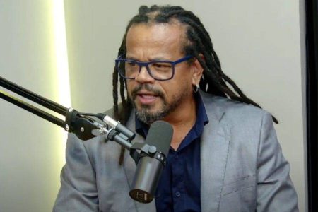 Kleber Rosa critica ação policial no Rio e diz que “elite branca é sádica e escolhe quem deve morrer”