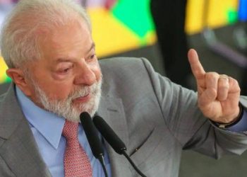 Lula se manifesta pela primeira vez após megaoperação no RJ: “Precisamos atingir a espinha dorsal do tráfico”