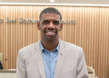 Vereador é afastado da Câmara de Santo Antônio de Jesus e suplente assume o mandato