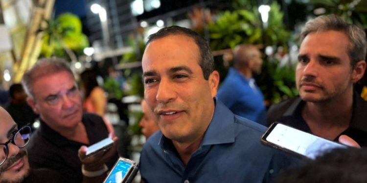 Bruno Reis rebate rumores de desistência de Neto e diz que grupo de Jerônimo está “desesperado”