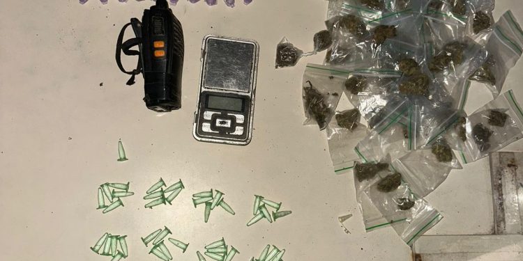 TRÁFICO FRUSTRADO EM CANDEIAS: CETO ENCONTRA DROGAS ENTERRADAS APÓS FUGA DE TRAFICANTE