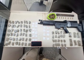 “Morota” e “DD”: dupla é presa com submetralhadora na Muribeca