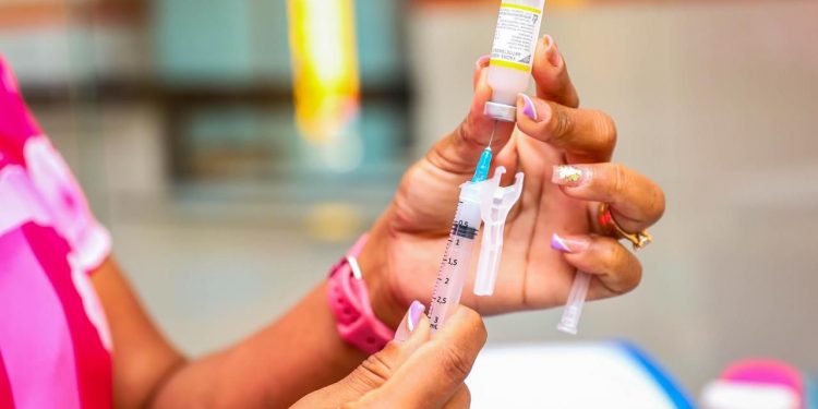 Candeias: SESAU registra aumento na cobertura vacinal e ultrapassa 54 mil doses aplicadas em 2025