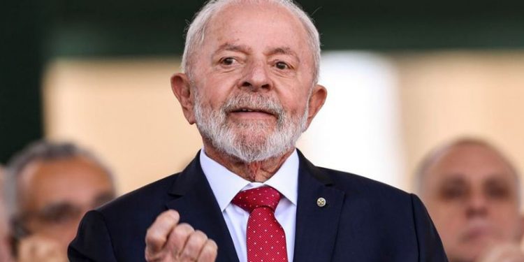 Avião com Lula pega fogo em viagem ao Pará