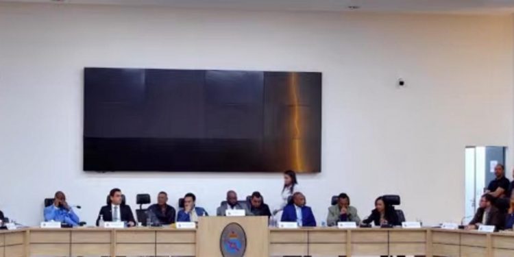 URGENTE: “Pacote de Maldade” de Nem e Calmon retira quem tem Bolsa Família do “Pão na Mesa”, reduz valor para R$ 150 e dá ao prefeito poder de limitar beneficiários por decreto