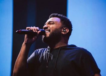 Candeias: Pela 4ª vez, Eli Soares se apresenta na Semana Evangélica