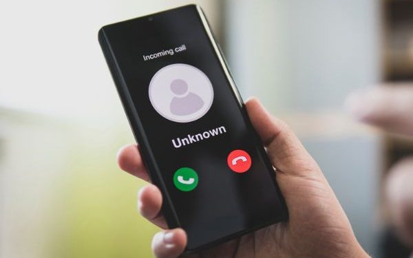 Golpe da voz: chamadas silenciosas podem servir para clonagem de voz com IA