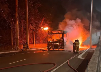 Três ônibus são incendiados em Salvador em 2025 e prejuízo passa de R$ 1 milhão