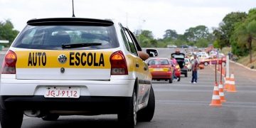 Governo deve exigir mínimo de duas horas práticas para tirar CNH