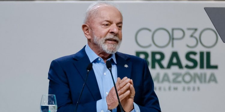“Gastar mais com armas que com ação climática é caminho ao apocalipse”, diz Lula