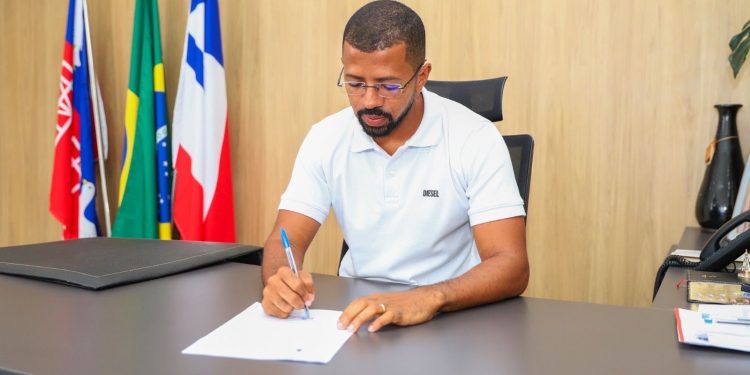 Candeias: Prefeito Eriton lança programa de incentivo fiscal eliminando juros e multas em até 100%