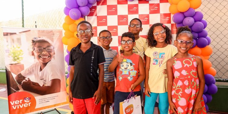 Candeias: Mais de duzentos alunos recebem óculos de grau gratuito