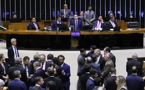 Câmara de Deputados aprova PL Antifacção; saiba como votaram os baianos
