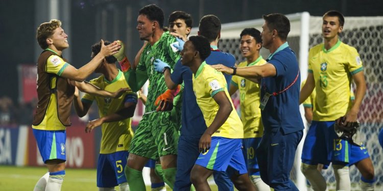Com gol de joia do Bahia, Brasil vence a França e passa para as quartas de final da Copa do Mundo Sub-17