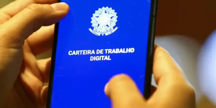 Taxa de desemprego cai para 5,4%, a menor desde 2012