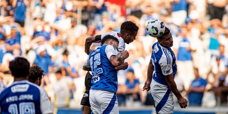Vitória sofre 3 gols no primeiro tempo e perde para o Cruzeiro no Mineirão