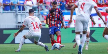 Bahia sai atrás no placar, reage e vence o Bragantino de virada na Fonte Nova